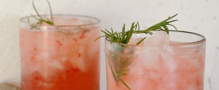 The Raspy Rose: A Daisy Buchanan inspired gin drink // www.thehiveblog.com