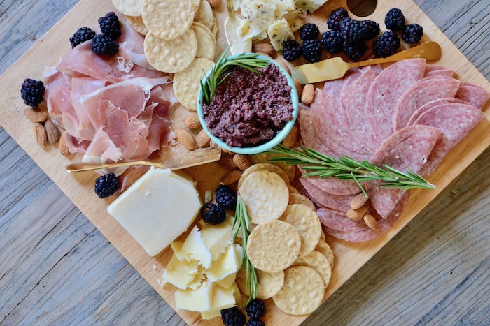 The art of the charcuterie platter (plus the perfect wine pairing!) // www.thehiveblog.com