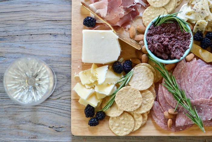 The art of the charcuterie platter (plus the perfect wine pairing!) // www.thehiveblog.com