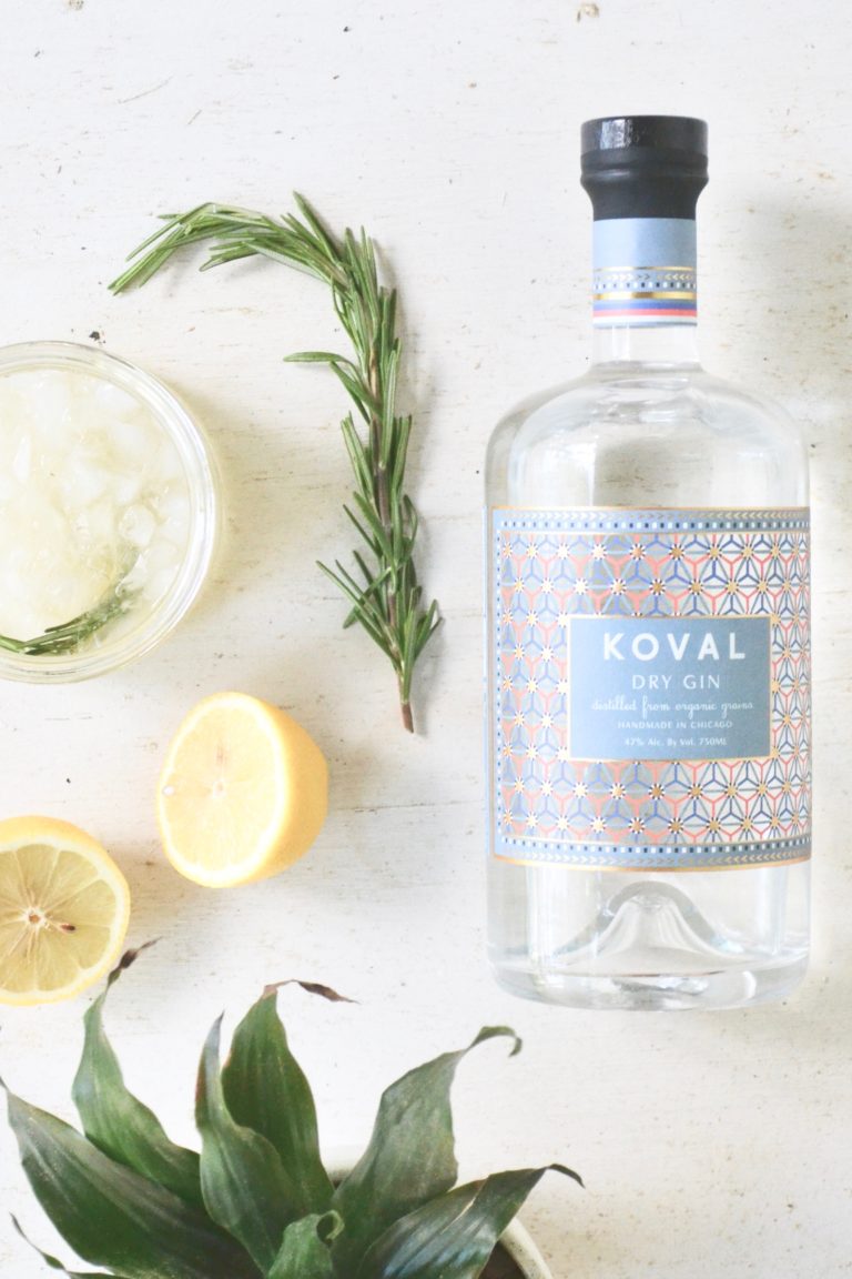 Rosemary Gin Lemonade via thehiveblog.com