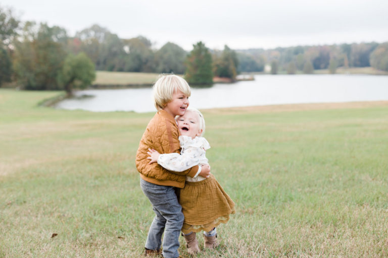 Christmas Card Photo Shoot at Livingston, MS // www.thehiveblog.com