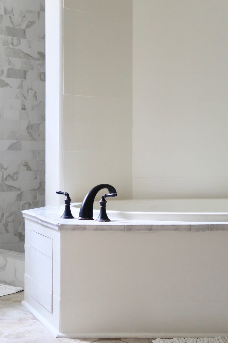 Revamped Master Bathroom // www.thehiveblog.com