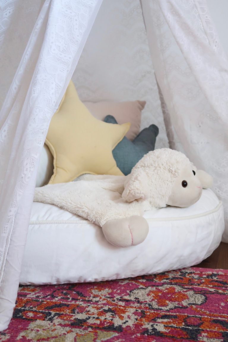 Teepee Joy: Handmade teepees and accessories for boys and girls // www.thehiveblog.com
