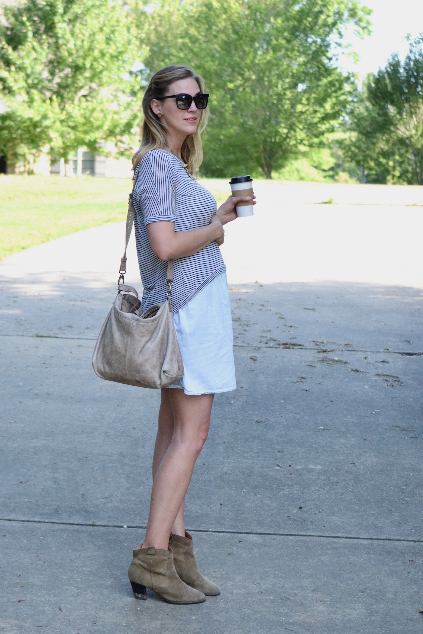 Layering while pregnant: How to dress in the first trimester // www.thehiveblog.com