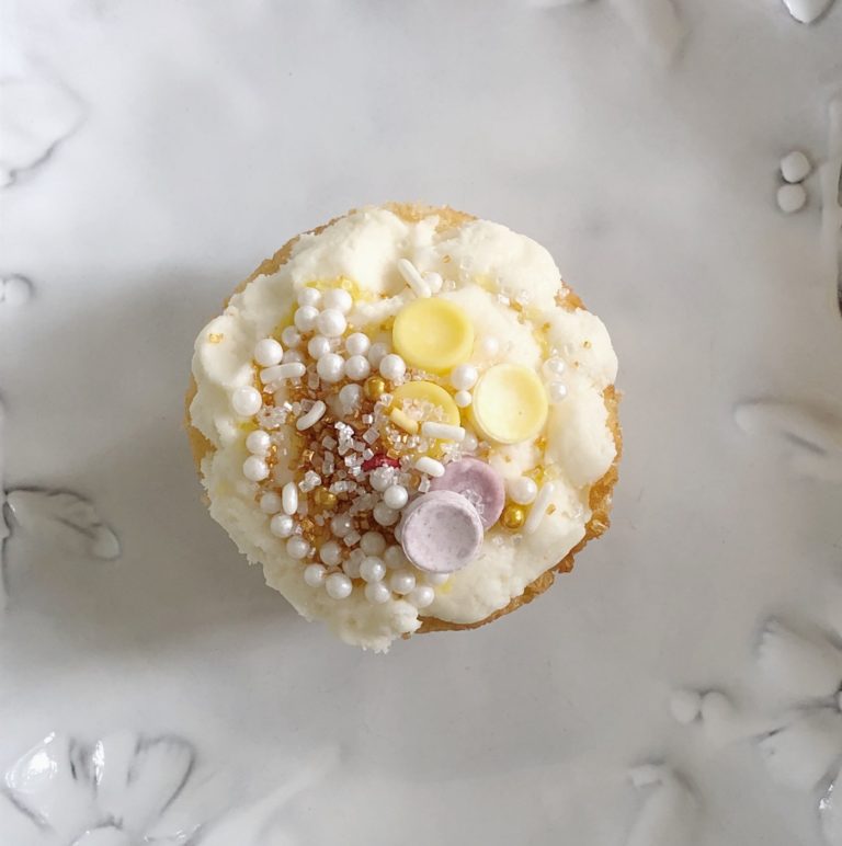 Cupcake Season - The BEST combo of cake and icing recipes that are reminiscent of cupcakes from The Hummingbird Bakery in London!