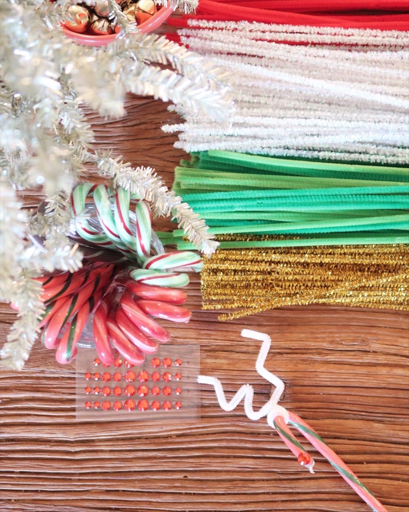 Christmas Craft party -- DIY Foam Wreaths! 