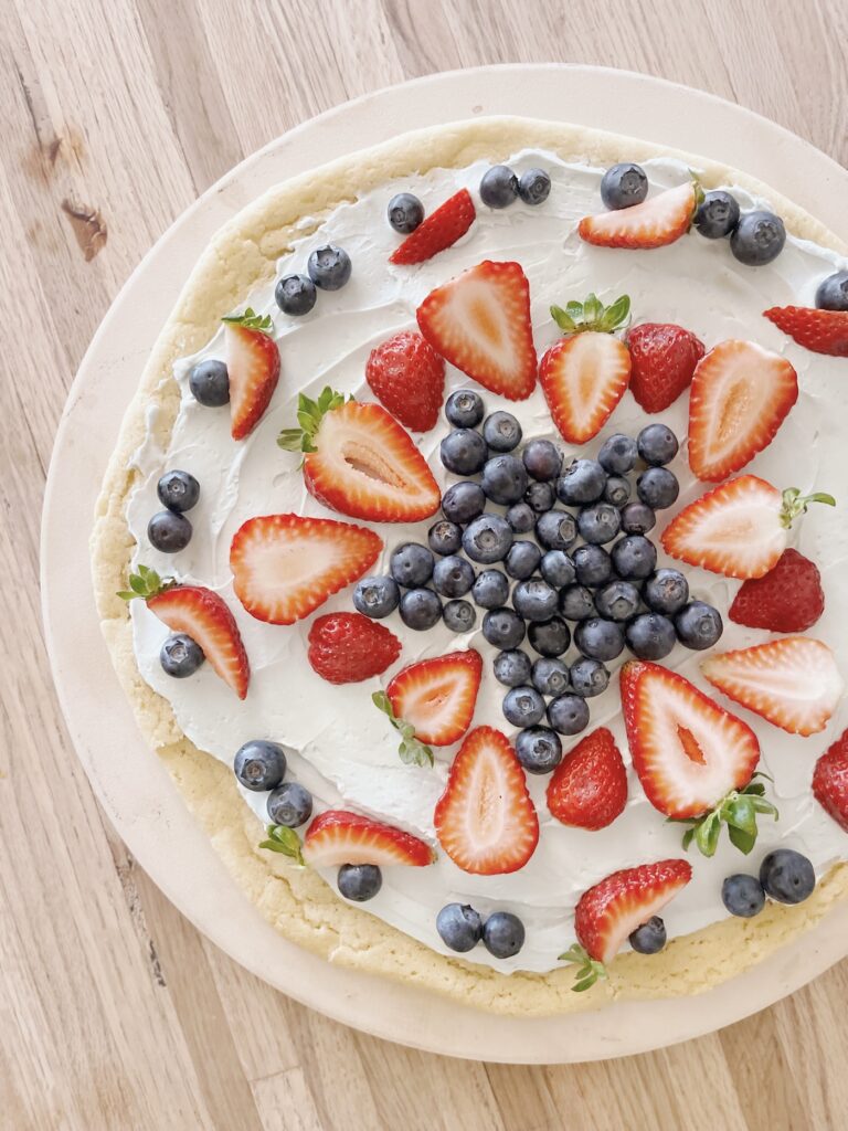 Festive Fourth of July fruit pizza! // www.thehiveblog.com
