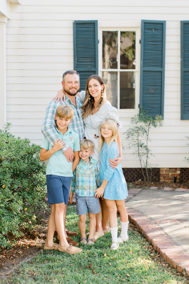 Family Christmas Card Photo Style Ideas // photos by photographer Linsday Ott from Mississippi
